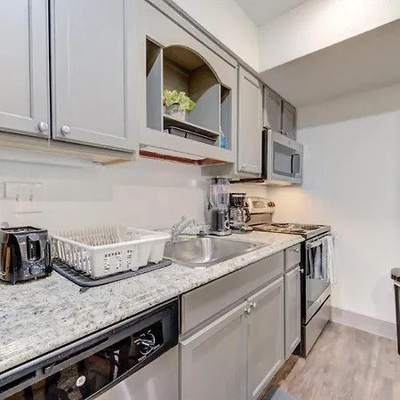 Lux Suite /King Bed /Free Parking/Pool/First Floor Houston Extérieur photo