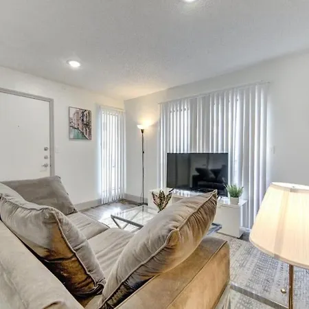 Lux Suite /King Bed /Free Parking/Pool/First Floor Houston Extérieur photo