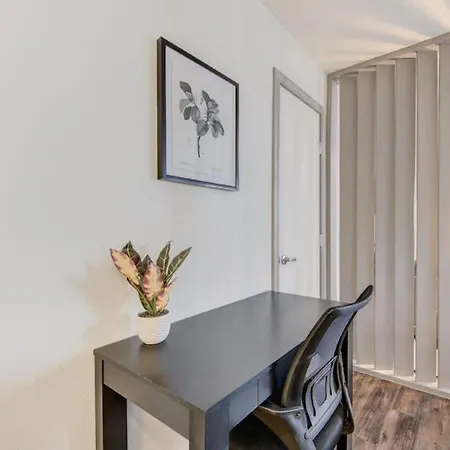 Lux Suite /King Bed /Free Parking/Pool/First Floor Houston Extérieur photo