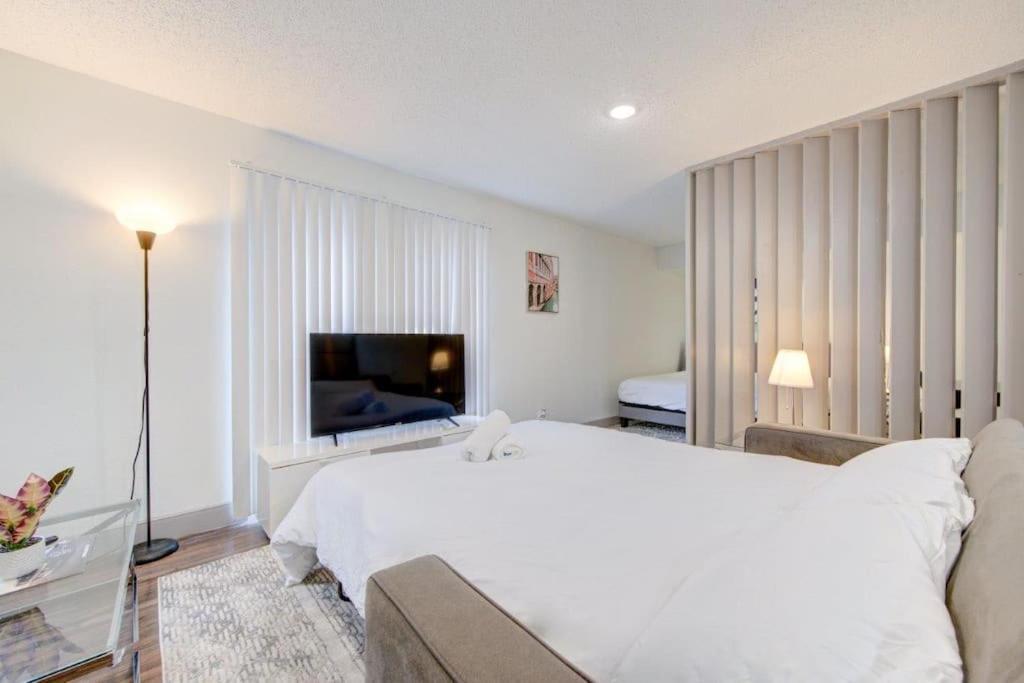 Lux /king Bed /free Parking/pool/first Floor * Houston