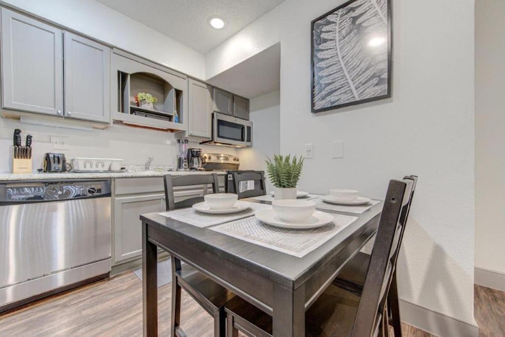 Appartement Lux /king Bed /free Parking/pool/first Floor Houston