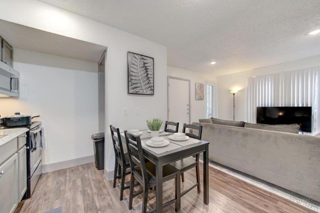 Lux /king Bed /free Parking/pool/first Floor Appartement Houston
