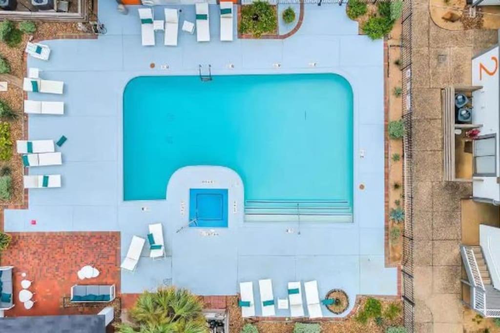 Lux /king Bed /free Parking/pool/first Floor Appartement