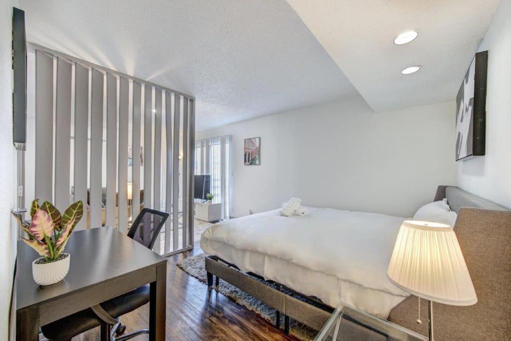 Appartement Lux /king Bed /free Parking/pool/first Floor Houston