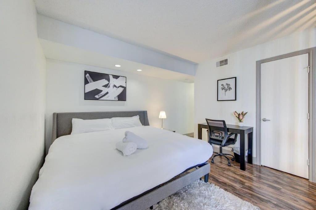 Lux /king Bed /free Parking/pool/first Floor Appartement Houston