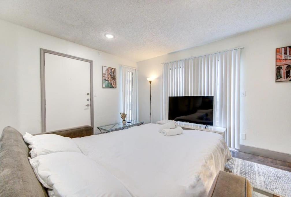 Lux /king Bed /free Parking/pool/first Floor Appartement Houston